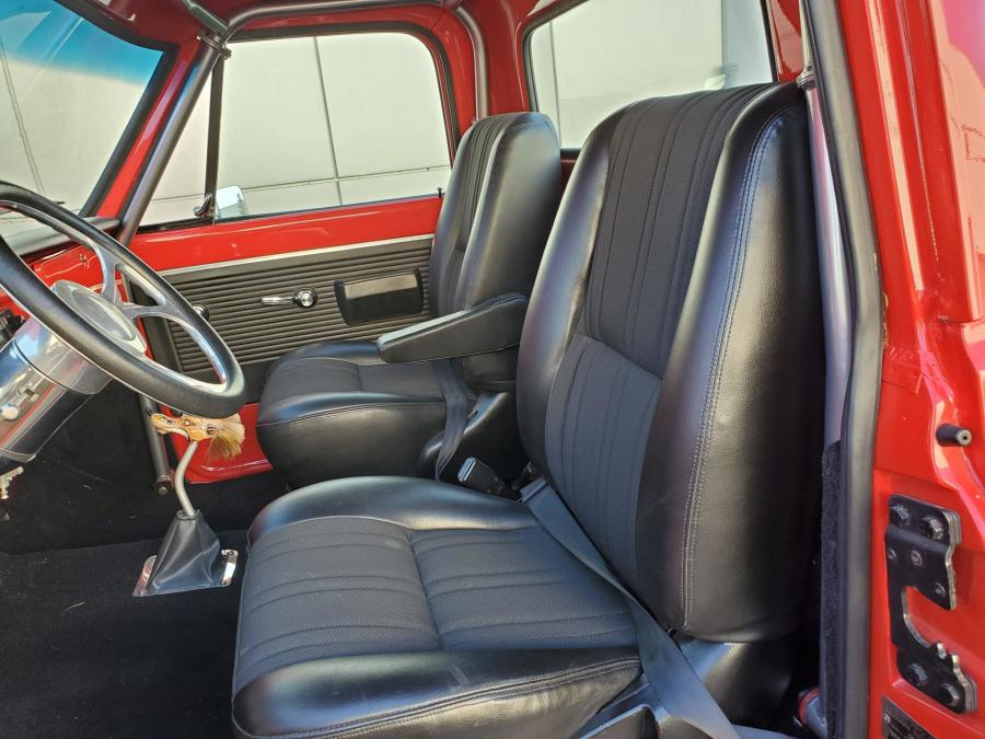 Интерьер Chevrolet K5 Blazer 4x4 Custom 1969 года  (фото 27 из 85)